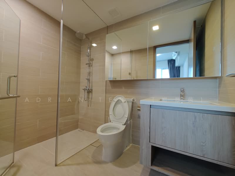 Kingsford Waterbay, 84 Upper Serangoon View, 2 Bedrooms, 689 sqft, Condominium For Sale, by Adrian Teng (郑景荣), 500169389 - Bathroom - PropertyGuru.com.sg
