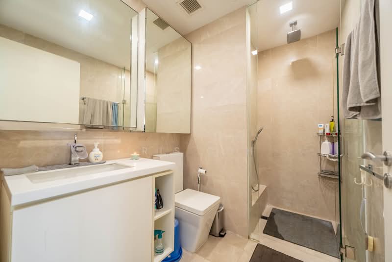 Kingsford Hillview Peak, 103 Hillview Rise, 2 Bedrooms, 603 sqft, Condominium For Sale, by Iris Goh, 500169390 - Bathroom - PropertyGuru.com.sg