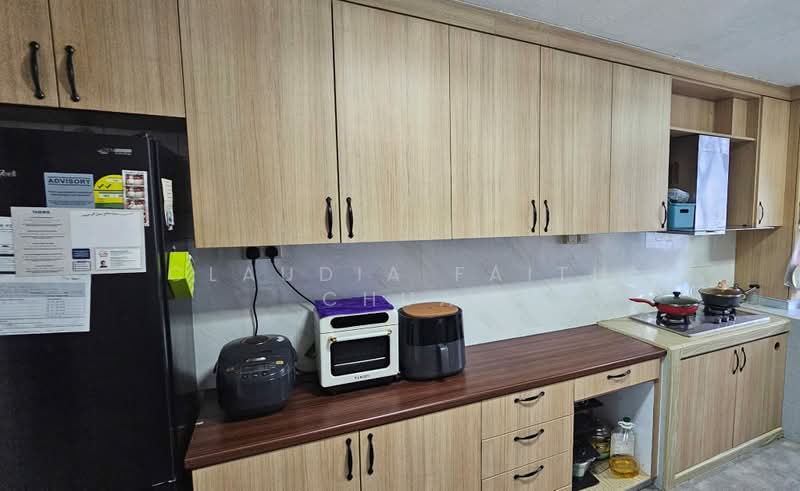 4 Room HDB Near Marsiling MRT, 154 Woodlands Street 13, 3 Bedrooms, 1,001 sqft, HDB Flat For Sale, by Claudia Faith Chua, 500169401 - Kitchen - PropertyGuru.com.sg