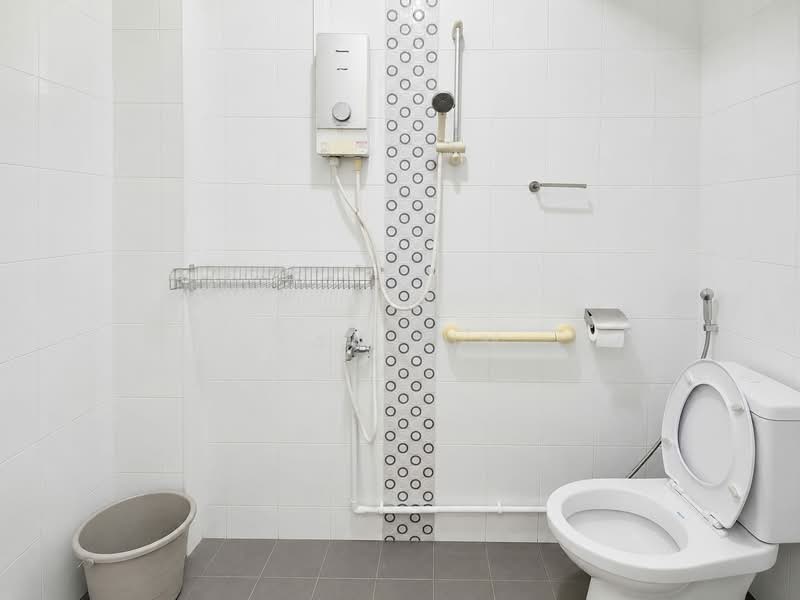 163 Bukit Batok Street 11, 163 Bukit Batok Street 11, 3 Bedrooms, 1,130 sqft, HDB Flat For Sale, by Yan Lim, 500169411 - Bathroom - PropertyGuru.com.sg