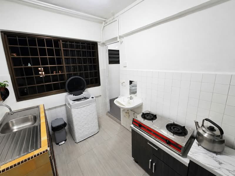163 Bukit Batok Street 11, 163 Bukit Batok Street 11, 3 Bedrooms, 1,130 sqft, HDB Flat For Sale, by Yan Lim, 500169411 - Kitchen - PropertyGuru.com.sg