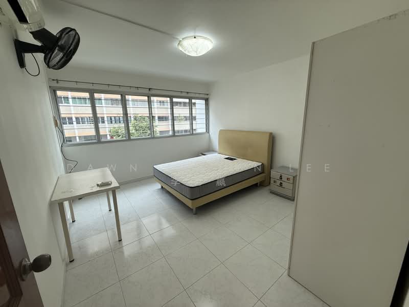 527 Hougang Avenue 6, 527 Hougang Avenue 6, 3 Bedrooms, 1,302 sqft, HDB Flat For Sale, by Dawn Jeslyn Lee 李籽嬴, 500169417 - Bedroom - PropertyGuru.com.sg