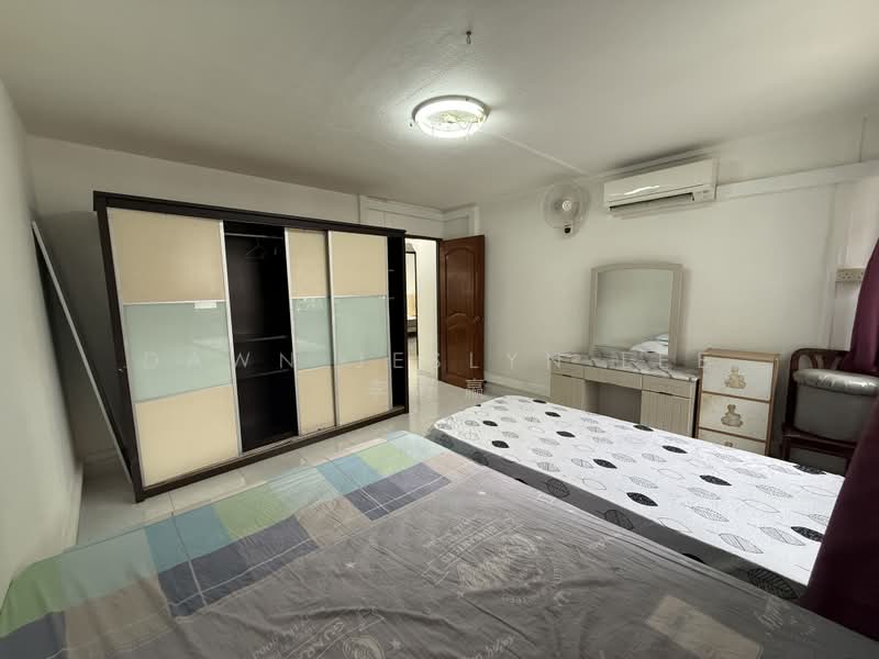 527 Hougang Avenue 6, 527 Hougang Avenue 6, 3 Bedrooms, 1,302 sqft, HDB Flat For Sale, by Dawn Jeslyn Lee 李籽嬴, 500169417 - Bedroom - PropertyGuru.com.sg