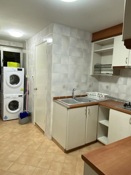 Sam Kiang Mansions, 23 Saint Thomas Walk, Room Rental, 110 sqft, Apartment For Rent, by Philip Tan, 500169419 - Kitchen - PropertyGuru.com.sg