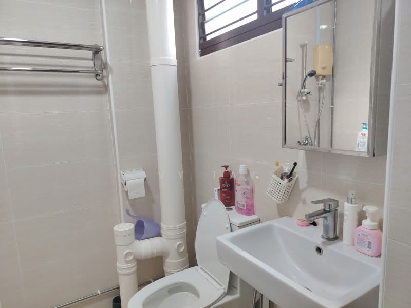 919 Jurong West Street 91, 919 Jurong West Street 91, 3 Bedrooms, 1,313 sqft, HDB Flat For Sale, by Ivy Tay, 500169424 - Bathroom - PropertyGuru.com.sg