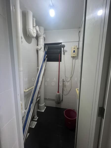 219 Lorong 8 Toa Payoh, 219 Lorong 8 Toa Payoh, 3 Bedrooms, 1,001 sqft, HDB Flat For Rent, by Monuahara Begum, 500169428 - Bathroom - PropertyGuru.com.sg