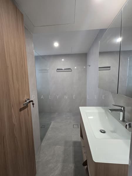 The Bayshore, 30 Bayshore Road, 2 Bedrooms, 948 sqft, Condominium For Rent, by Joalyne Lee, 500169434 - Bathroom - PropertyGuru.com.sg