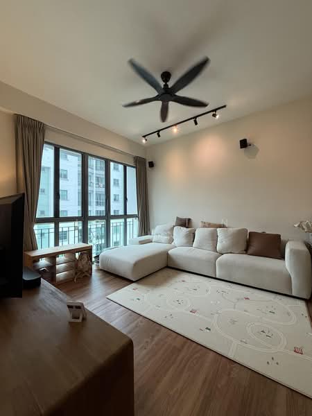 Springdale Condo, 49 Hindhede Walk, 3 Bedrooms, 1,119 sqft, Condominium For Rent, by Loke Xian Xun, 500169442 - Living Room - PropertyGuru.com.sg
