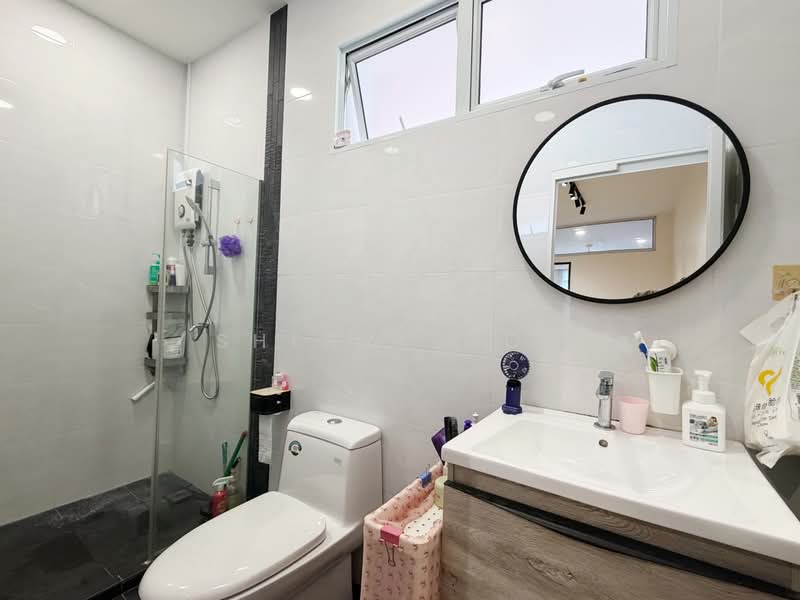 Sennett Estate, Willow Avenue, 4 Bedrooms, 2,500 sqft, Terraced House For Sale, by Sherry Goh, 500169448 - Bathroom - PropertyGuru.com.sg