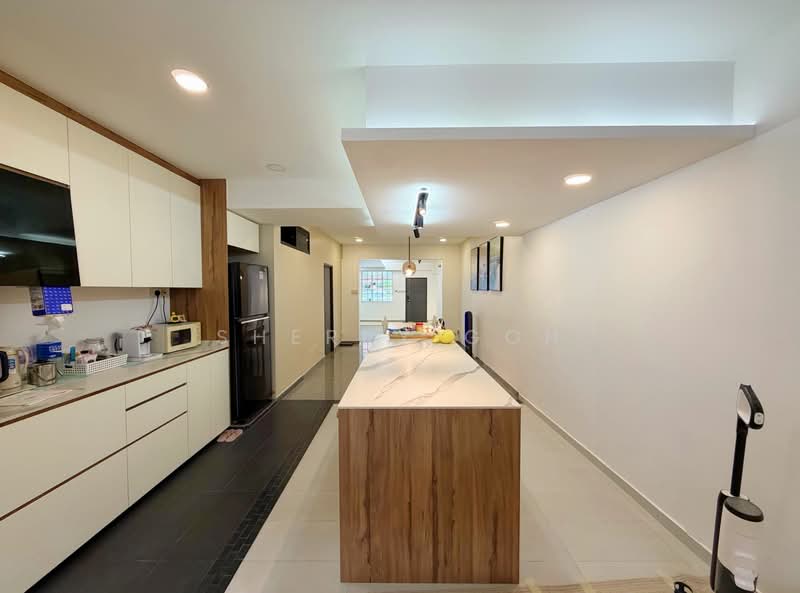 Sennett Estate, Willow Avenue, 4 Bedrooms, 2,200 sqft, Terraced House For Sale, by Sherry Goh, 500169448 - Kitchen - PropertyGuru.com.sg