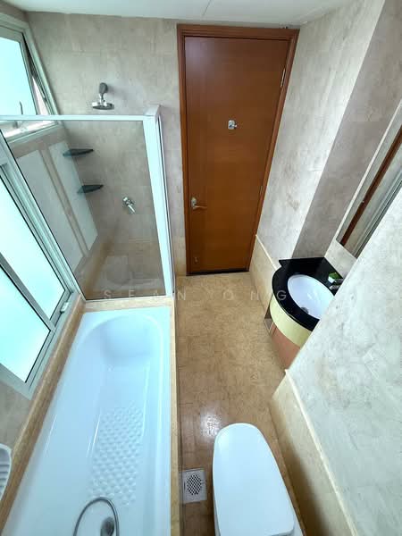 Queens, 12 Stirling Road, Room Rental, 200 sqft, Condominium For Rent, by Sean Ong, 500169451 - Bathroom - PropertyGuru.com.sg