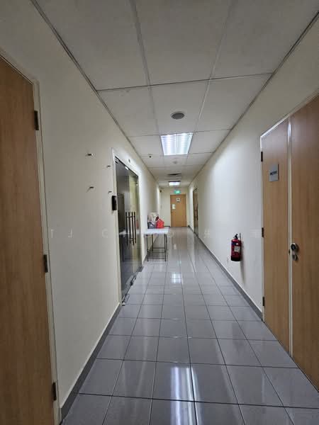 Redhill Forum, 16 Jalan Kilang Timor, 1,400 sqft, Light Industrial (B1) For Sale, by TJ Choo 朱芸苇, 500169454 - Corridor - CommercialGuru.com.sg