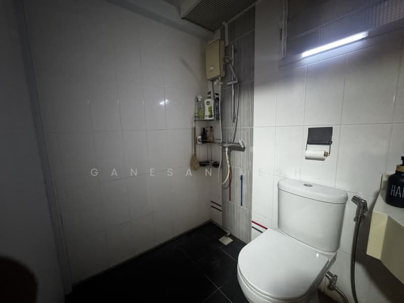 286B Compassvale Crescent, 286B Compassvale Crescent, 3 Bedrooms, 1,001 sqft, HDB Flat For Sale, by Ganesan Nesh, 500169461 - Bathroom - PropertyGuru.com.sg