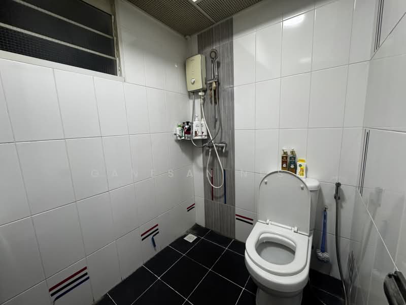 286B Compassvale Crescent, 286B Compassvale Crescent, 3 Bedrooms, 1,001 sqft, HDB Flat For Sale, by Ganesan Nesh, 500169461 - Bathroom - PropertyGuru.com.sg