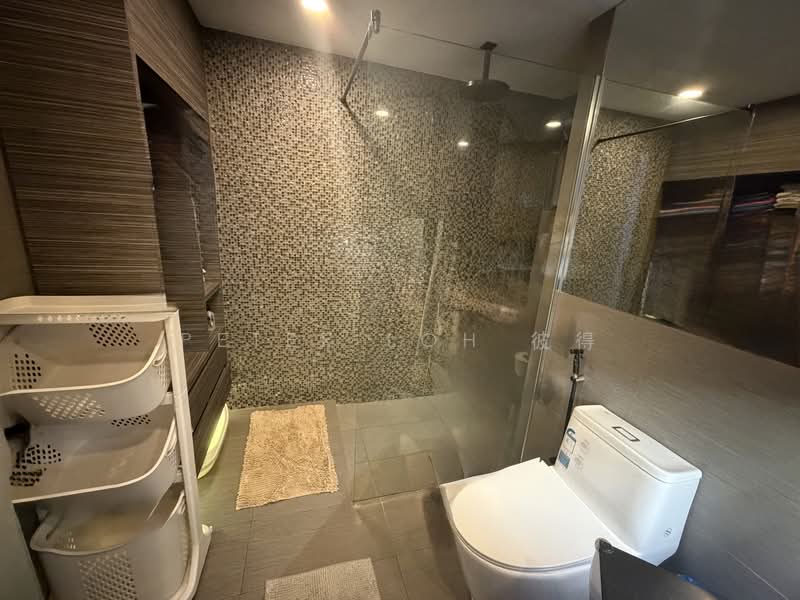 Villa Marina, 21 Jalan Sempadan, 3 Bedrooms, 1,281 sqft, Condominium For Sale, by Peter Loh 彼得, 500169462 - Master Bedroom Toilet - PropertyGuru.com.sg