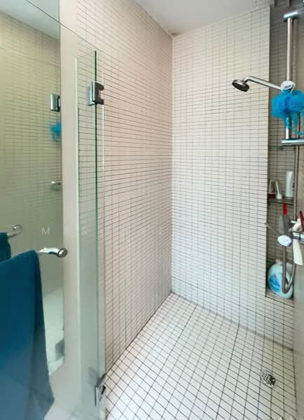 The Stellar, 20A West Coast Road, 3 Bedrooms, 1,324 sqft, Condominium For Sale, by Margaret Tan, 500169463 - Bathroom - PropertyGuru.com.sg