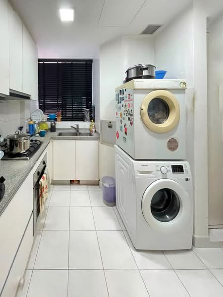 The Stellar, 20A West Coast Road, 3 Bedrooms, 1,324 sqft, Condominium For Sale, by Margaret Tan, 500169463 - Kitchen - PropertyGuru.com.sg