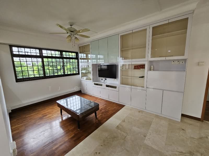 578 Hougang Avenue 4, 578 Hougang Avenue 4, 3 Bedrooms, 1,550 sqft, HDB Flat For Sale, by TJ Choo 朱芸苇, 500169470 - Living Room - PropertyGuru.com.sg