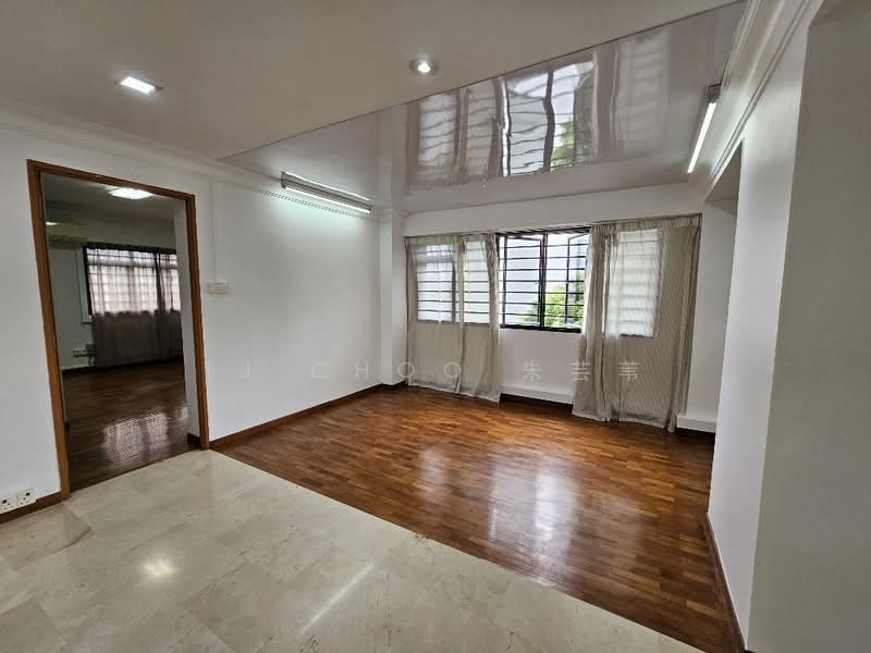 578 Hougang Avenue 4, 578 Hougang Avenue 4, 3 Bedrooms, 1,550 sqft, HDB Flat For Sale, by TJ Choo 朱芸苇, 500169470 - Living Room - PropertyGuru.com.sg