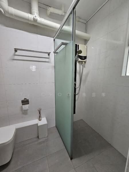 578 Hougang Avenue 4, 578 Hougang Avenue 4, 3 Bedrooms, 1,550 sqft, HDB Flat For Sale, by TJ Choo 朱芸苇, 500169470 - Bathroom - PropertyGuru.com.sg