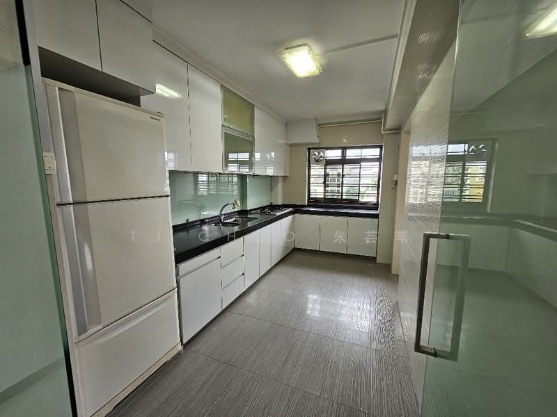 578 Hougang Avenue 4, 578 Hougang Avenue 4, 3 Bedrooms, 1,550 sqft, HDB Flat For Sale, by TJ Choo 朱芸苇, 500169470 - Kitchen - PropertyGuru.com.sg