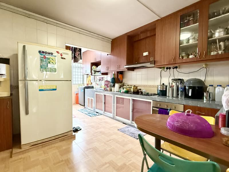 318 Tampines Street 33, 318 Tampines Street 33, 3 Bedrooms, 1,399 sqft, HDB Flat For Sale, by Mohamad Fadily Senen, 500169473 - Kitchen - PropertyGuru.com.sg