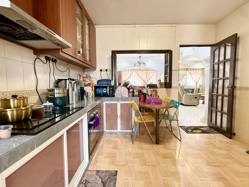 318 Tampines Street 33, 318 Tampines Street 33, 3 Bedrooms, 1,399 sqft, HDB Flat For Sale, by Mohamad Fadily Senen, 500169473 - Kitchen - PropertyGuru.com.sg
