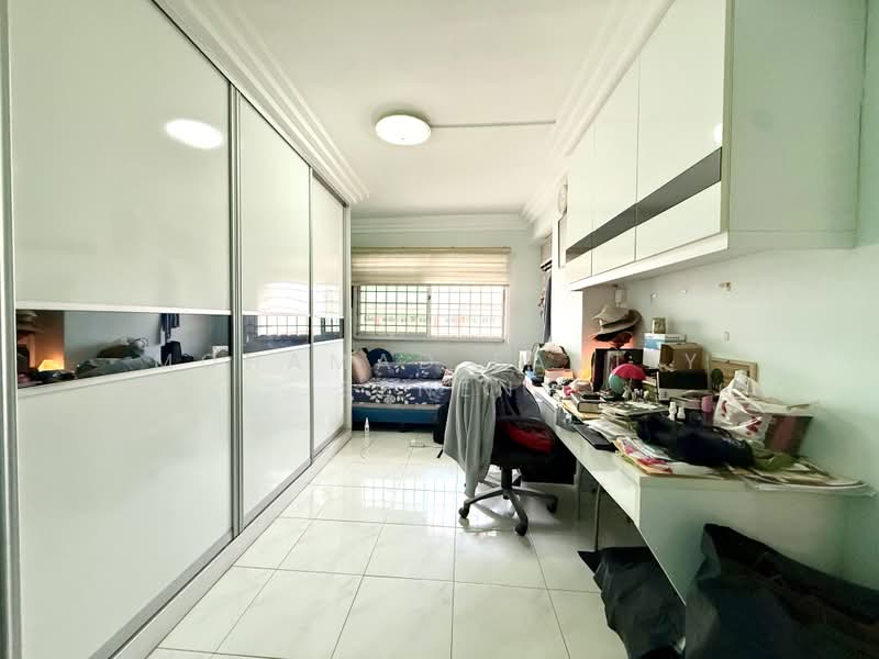 318 Tampines Street 33, 318 Tampines Street 33, 3 Bedrooms, 1,399 sqft, HDB Flat For Sale, by Mohamad Fadily Senen, 500169473 - Bedroom - PropertyGuru.com.sg