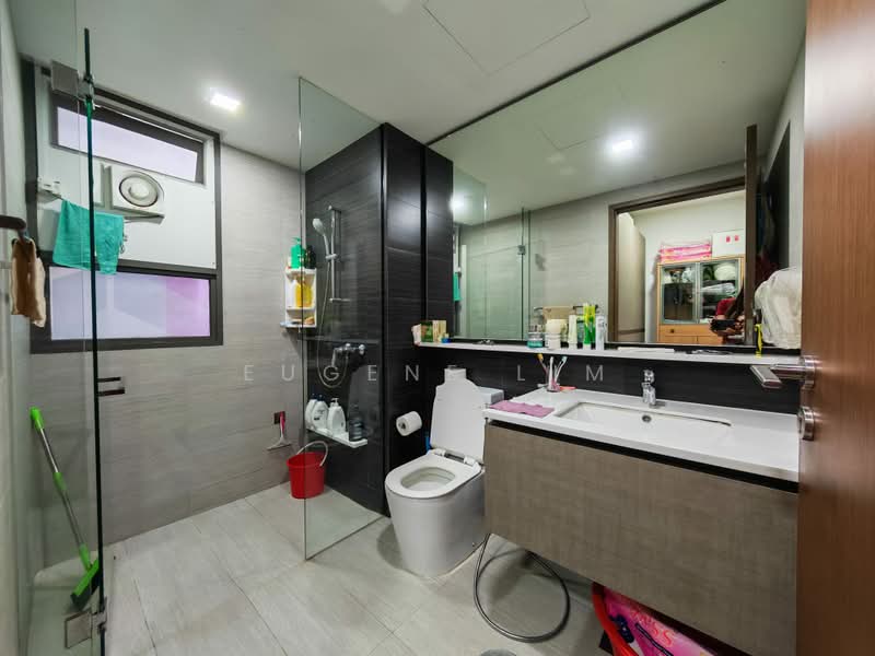 Bellewoods, 100 Woodlands Avenue 5, 3 Bedrooms, 1,066 sqft, Executive Condominium For Sale, by Eugene Lim, 500169479 - Bathroom - PropertyGuru.com.sg