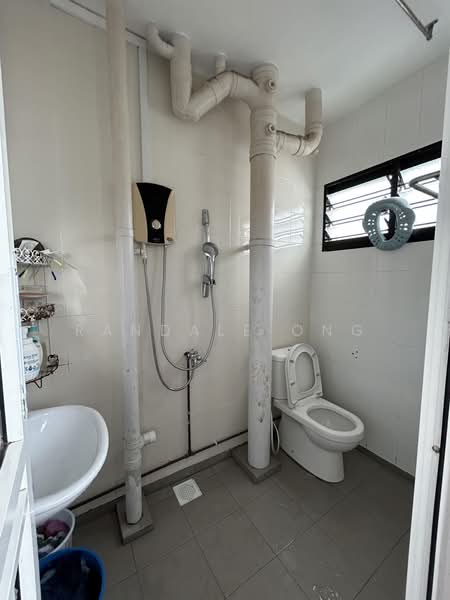 808 Tampines Avenue 4, 808 Tampines Avenue 4, 3 Bedrooms, 1,163 sqft, HDB Flat For Rent, by Randale Ong, 500169489 - Bathroom - PropertyGuru.com.sg