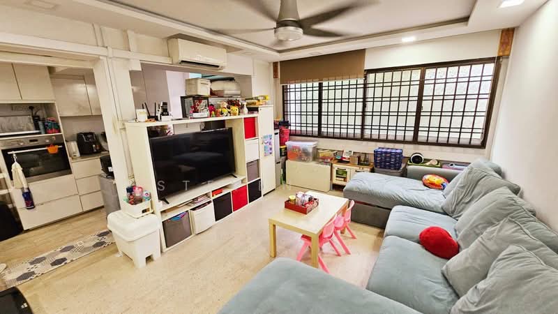 446 Hougang Avenue 8, 446 Hougang Avenue 8, 3 Bedrooms, 1,593 sqft, HDB Flat For Sale, by Steven Lee, 500169504 - Living Room - PropertyGuru.com.sg