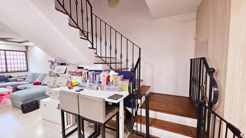 446 Hougang Avenue 8, 446 Hougang Avenue 8, 3 Bedrooms, 1,593 sqft, HDB Flat For Sale, by Steven Lee, 500169504 - Living Room - PropertyGuru.com.sg