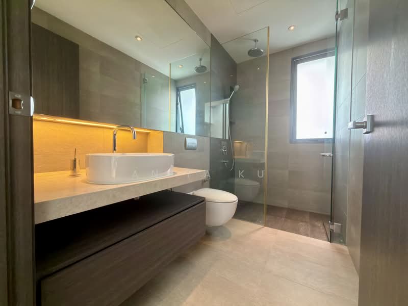 Lorong Tanggam, Lorong Tanggam, 5 Bedrooms, 6,098 sqft, Semi-Detached House For Sale, by Anita Ku, 500169508 - Bathroom - PropertyGuru.com.sg