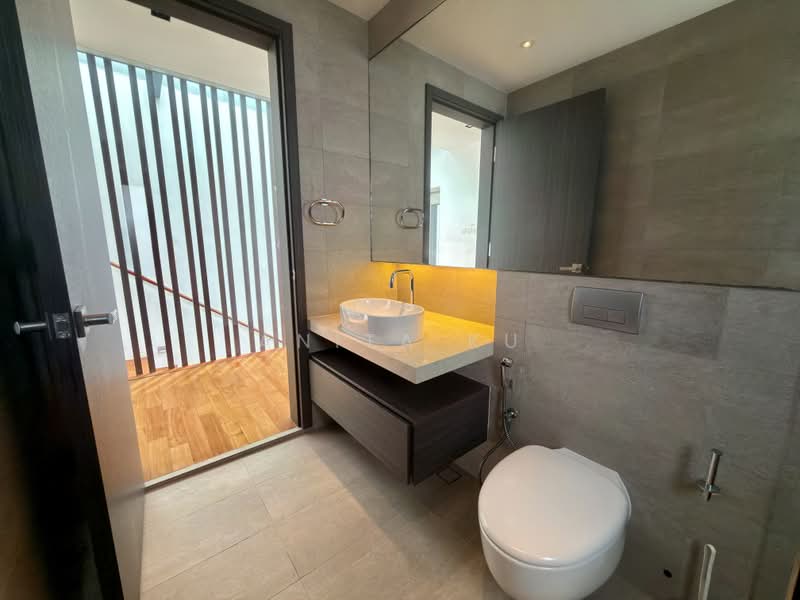 Lorong Tanggam, Lorong Tanggam, 5 Bedrooms, 6,098 sqft, Semi-Detached House For Sale, by Anita Ku, 500169508 - Bathroom - PropertyGuru.com.sg