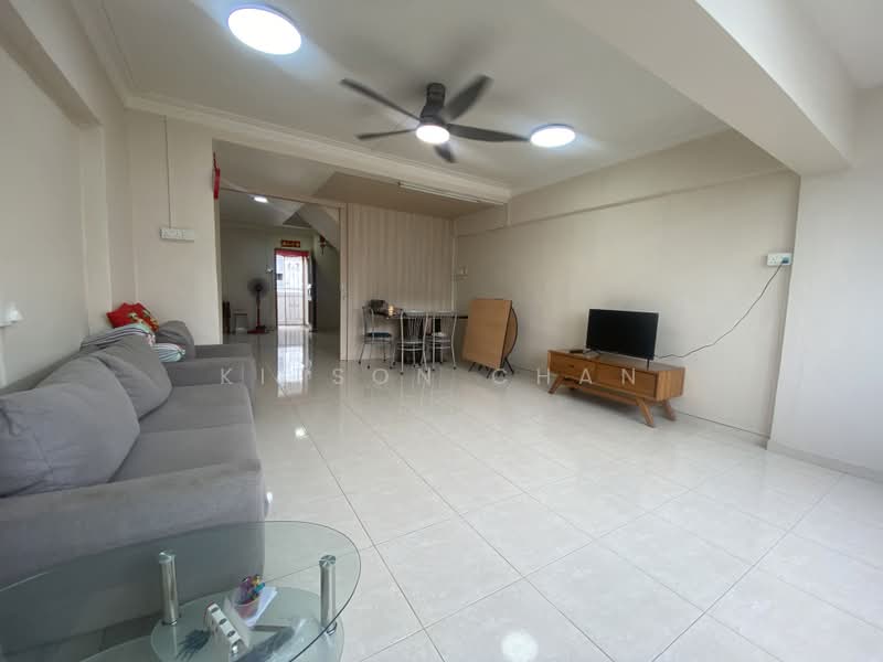 230 Hougang Street 21, Hougang Street 21, 3 Bedrooms, 1,528 sqft, HDB Flat For Sale, by Kitson Chan, 500169514 - Living Room - PropertyGuru.com.sg