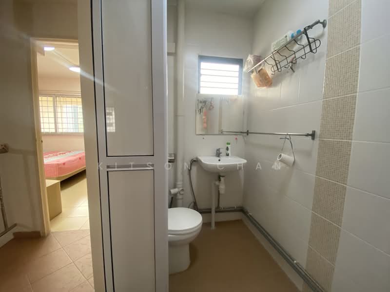 230 Hougang Street 21, Hougang Street 21, 3 Bedrooms, 1,528 sqft, HDB Flat For Sale, by Kitson Chan, 500169514 - Bathroom - PropertyGuru.com.sg