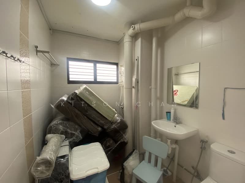 230 Hougang Street 21, Hougang Street 21, 3 Bedrooms, 1,528 sqft, HDB Flat For Sale, by Kitson Chan, 500169514 - Bathroom - PropertyGuru.com.sg