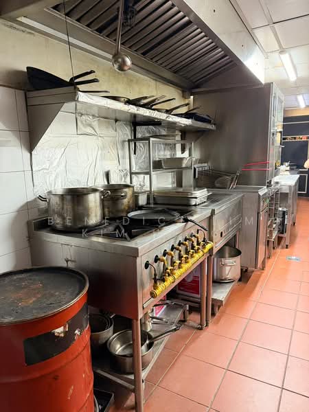 Raffles City Shopping Centre, 252 North Bridge Road, 2,215 sqft, Food & Beverage For Rent, by Benedict Lim Kim Heng, 500169519 - Kitchen - CommercialGuru.com.sg