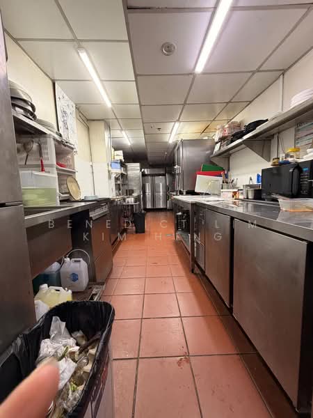 Raffles City Shopping Centre, 252 North Bridge Road, 2,215 sqft, Food & Beverage For Rent, by Benedict Lim Kim Heng, 500169519 - Kitchen - CommercialGuru.com.sg
