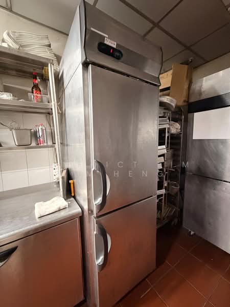 Raffles City Shopping Centre, 252 North Bridge Road, 2,215 sqft, Food & Beverage For Rent, by Benedict Lim Kim Heng, 500169519 - Kitchen - CommercialGuru.com.sg