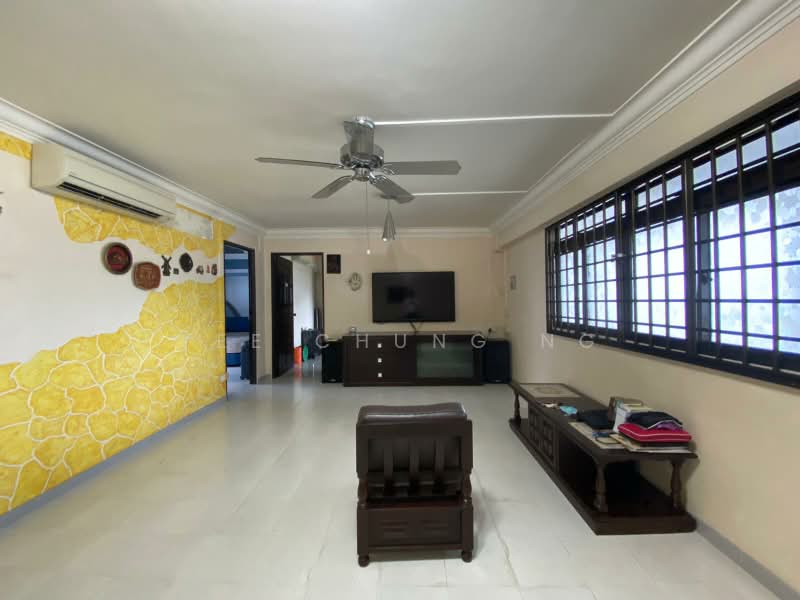 160 Tampines Street 12, 160 Tampines Street 12, 3 Bedrooms, 1,054 sqft, HDB Flat For Sale, by Yee chung Ng, 500169565 - Living Room - PropertyGuru.com.sg