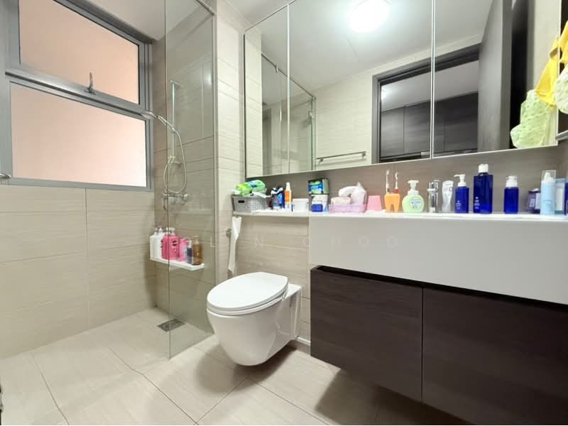 RiverTrees Residences, 29 Fernvale Close, 3 Bedrooms, 1,119 sqft, Condominium For Sale, by Colin Choo, 500169573 - Master Bath - PropertyGuru.com.sg