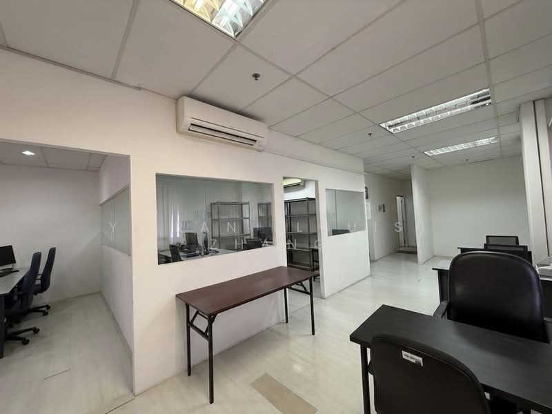 Genting Building, 83 Genting Lane, 1,360 sqft, Light Industrial (B1) For Rent, by Yi Ran (Louis) Zhang, 500169576 - Interior - CommercialGuru.com.sg