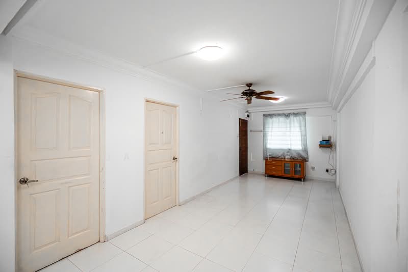 204 Yishun Street 21, 204 Yishun Street 21, 2 Bedrooms, 721 sqft, HDB Flat For Sale, by Jasmine Lee, 500169619 - Spacious Living and Dining Room - PropertyGuru.com.sg