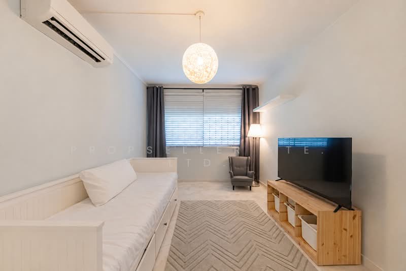 856 Woodlands Street 83, 856 Woodlands Street 83, 3 Bedrooms, 1,356 sqft, HDB Flat For Sale, by Gina Tow, 500169623 - Living Room - PropertyGuru.com.sg