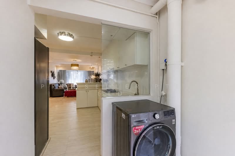 856 Woodlands Street 83, 856 Woodlands Street 83, 3 Bedrooms, 1,356 sqft, HDB Flat For Sale, by Gina Tow, 500169623 - Living Room - PropertyGuru.com.sg