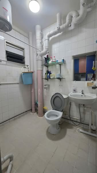 124C Rivervale Drive, 124C Rivervale Drive, 3 Bedrooms, 968 sqft, HDB Flat For Sale, by James Yeo, 500169625 - Bathroom - PropertyGuru.com.sg