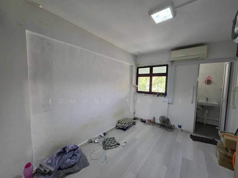 301 Ubi Avenue 1, 301 Ubi Avenue 1, 2 Bedrooms, 689 sqft, HDB Flat For Sale, by Edmund Tan TL, 500169629 - Bedroom 1 - PropertyGuru.com.sg