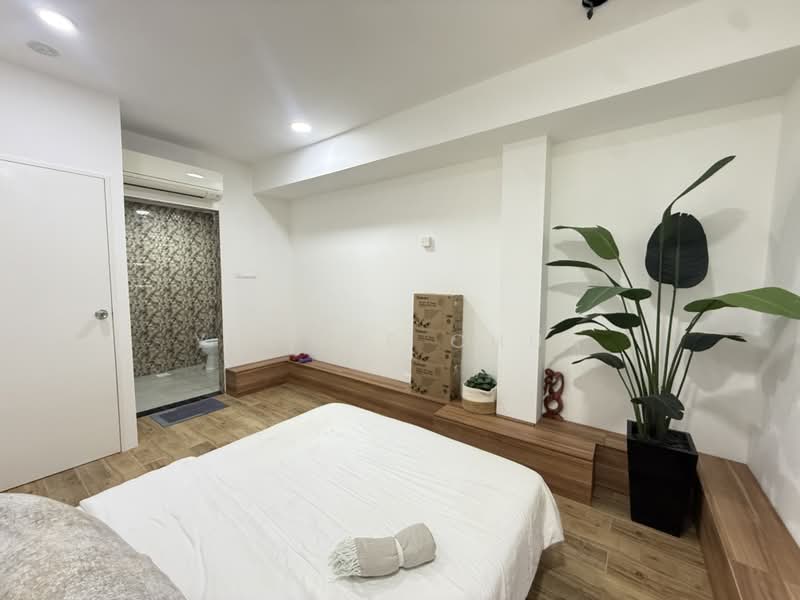 Tessensohn Coliving spacious Master bedroom, Tessensohn road, Room Rental, 400 sqft, Conservation House For Rent, by Yvonne Chua, 500169638 - Bedroom - PropertyGuru.com.sg