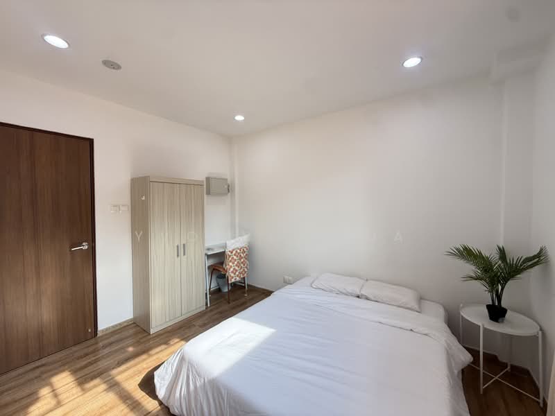 Tessensohn Coliving spacious Master bedroom, Tessensohn road, Room Rental, 400 sqft, Conservation House For Rent, by Yvonne Chua, 500169638 - Bedroom - PropertyGuru.com.sg